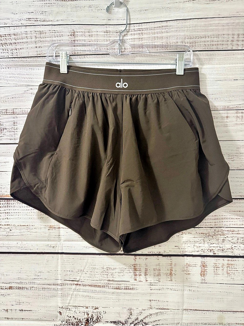 Alo Match PointShorts in Espresso Size Large NWOT